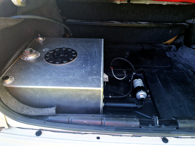 FUEL CELL and FUEL PUMP SET UP to TRUNK ROOM.