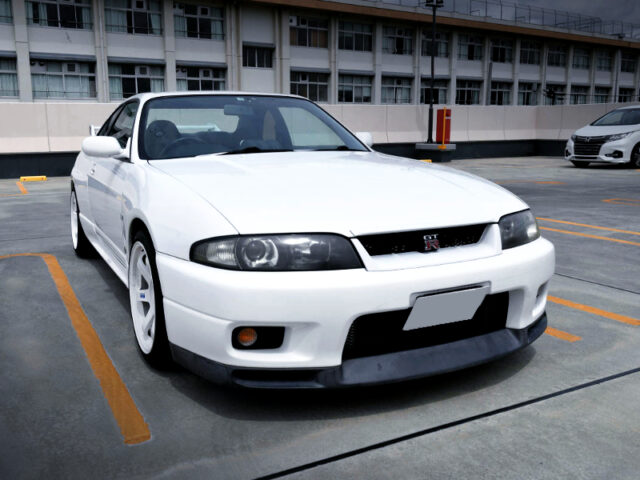 FRONT EXTERIOR of 700HP R33 GTR.