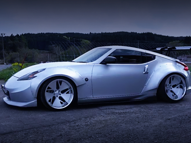 LEFT SIDE EXTERIOR of WIDEBODY Z34 FAIRLADY Z.