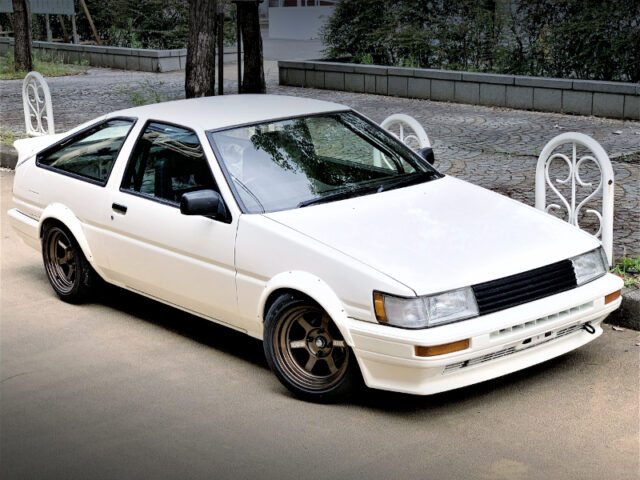 FRONT EXTERIOR of FLARE ARCHES WIDEBODY AE86 LEVIN.