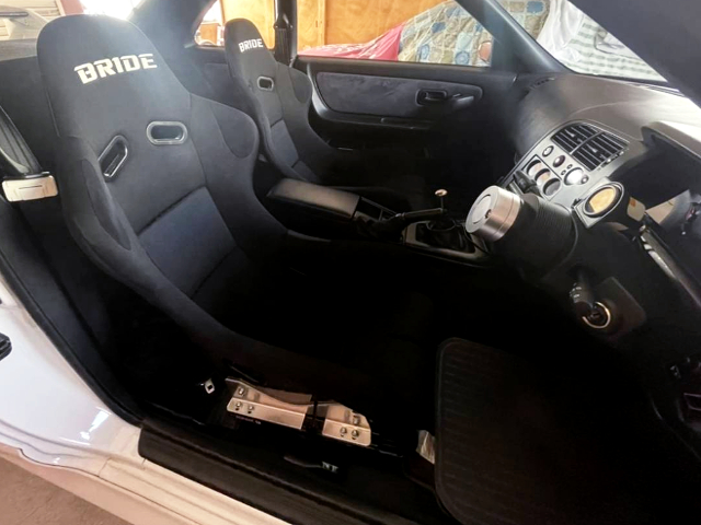 BRIDE SEATS SETUP of R33 GT-R INTERIOR.