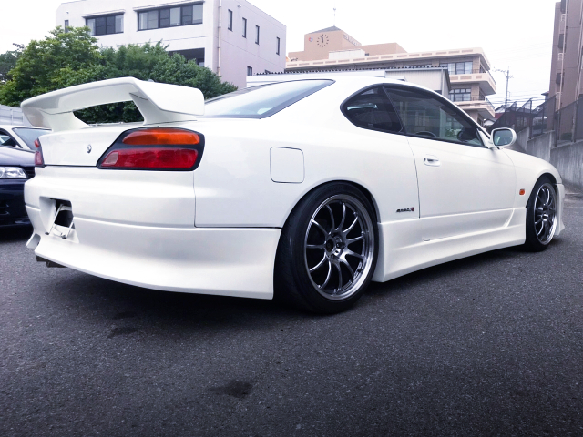 REAR RIGHT-SIDE EXTERIOR of PEARL WHITE S15 SILVIA SPEC-R.