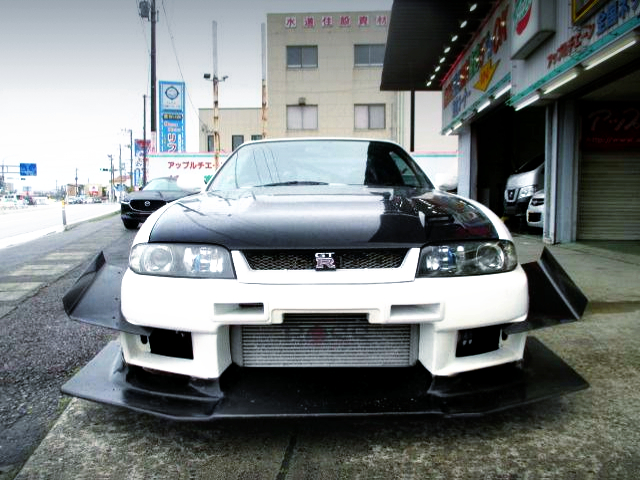 FRONT HEADLIGHT of R33 GT-R.
