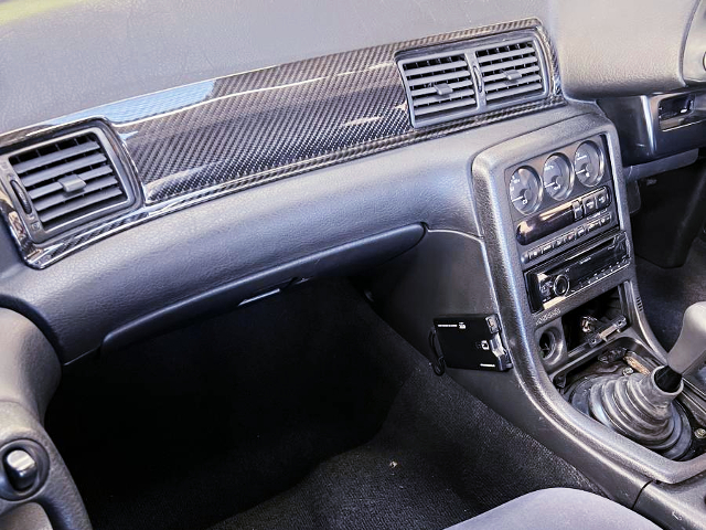 PASSENGER SIDE DASHBOARD and GLOVE COMPARTMENT.