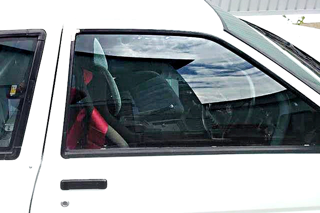 DRIVER SIDE WINDOW of AE86 LEVIN.