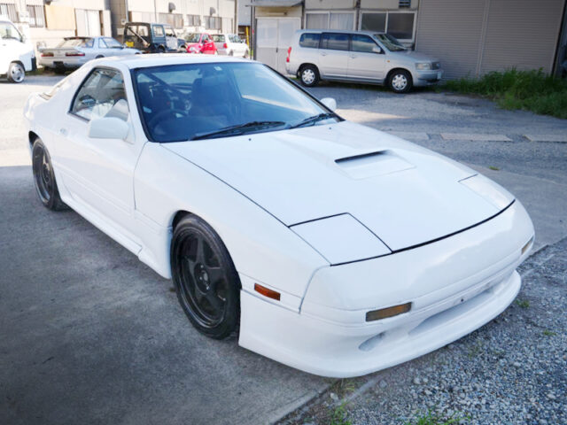 FRONT EXTERIOR of FC3S RX-7.