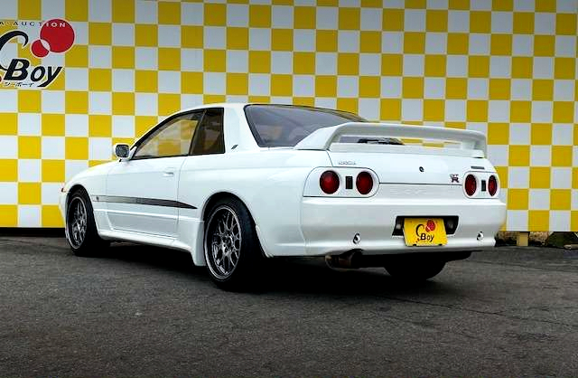 REAR EXTERIOR of BNR32 SKYLINE GT-R S and S LIMITED VERSION.