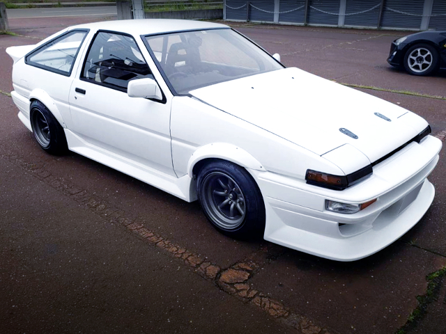 FRONT RIGHT-SIDE EXTERIOR of AE86 TRUENO.