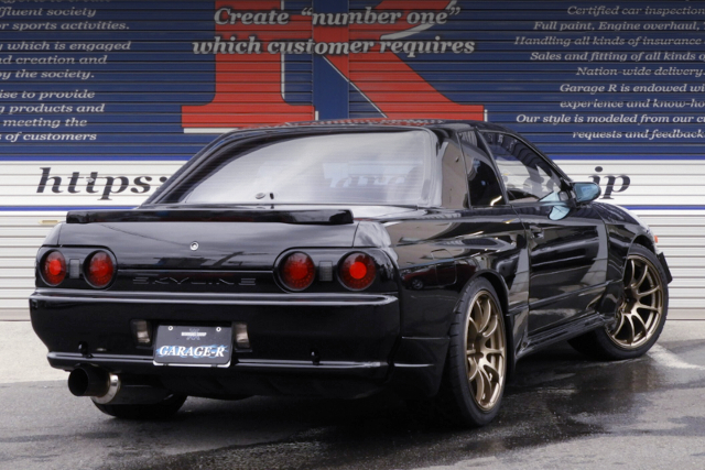 FRONT EXTERIOR of BLACK R32 GT-R.