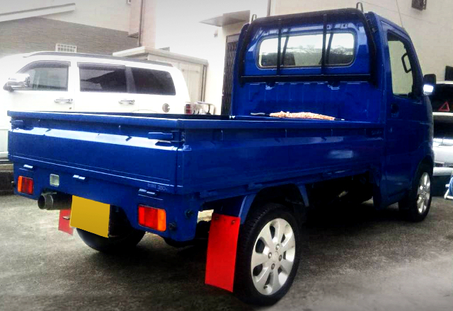REAR RIGHT SIDE EXTERIOR of BLUE DA63T CARRY TRUCK.