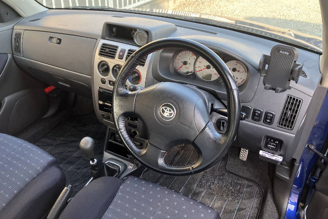 DASHBOARD and MANUAL SHIFT KNOB of M101A TOYOTA DUET.