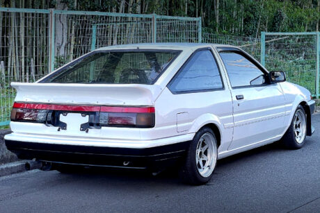 REAR EXTERIOR of WHITE AE85 TRUENO 3-DOOR HACHBACK.