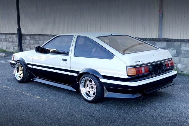 REAR LEFT-SIDE EXTERIOR of AE86 LEVIN GT-APEX.
