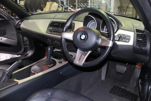 INTERIOR of E85 BMW Z4 2.5i.