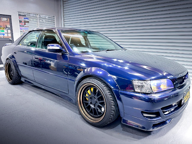 FRONT RIGHT-SIDE EXTERIOR of WIDEBODY JZX100 CHASER TOURER-V.