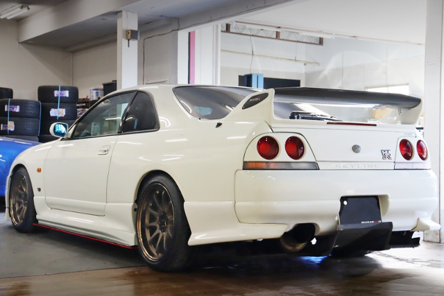 REAR EXTERIOR of WHITE R33 GT-R.