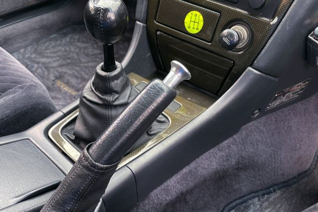 MANUAL SHIFT KNOB and EMERGENCY BRAKE of JZX100 CHASER.
