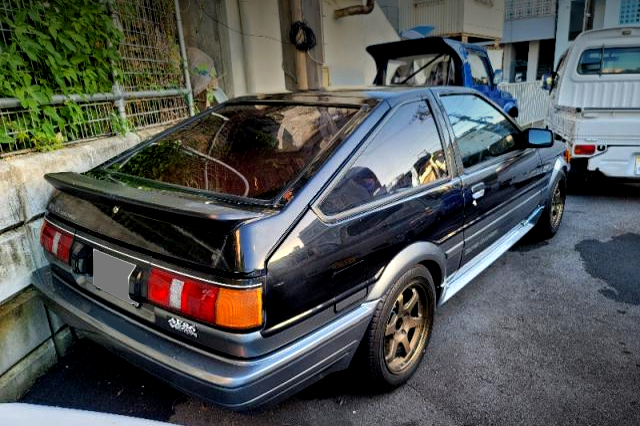 REAR RIGHT SIDE EXTERIOR of AE86 LEVIN GTV.