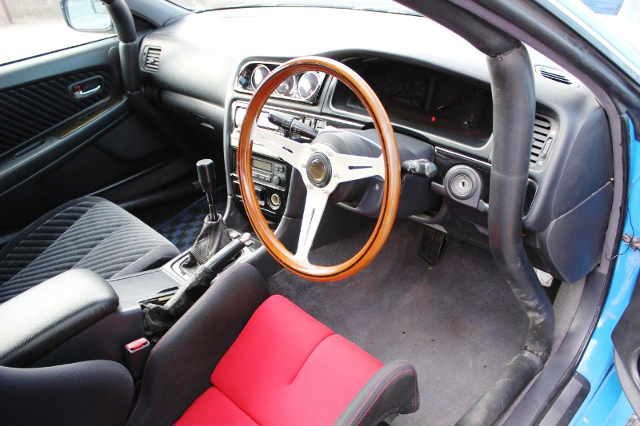 WOOD STEERING and DASH ESCAPE ROLL CAGE.