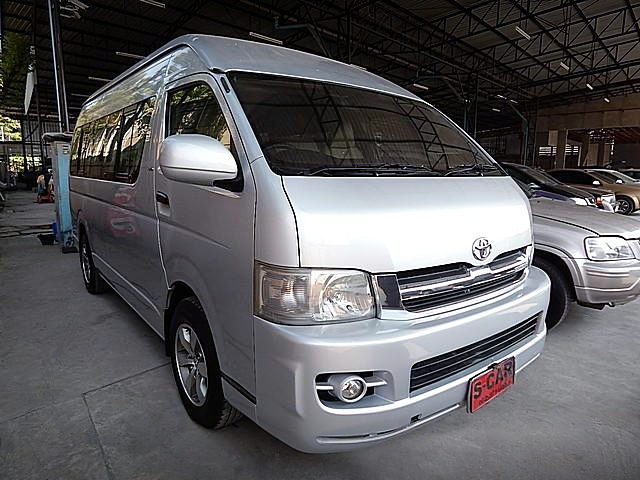FRONT EXTERIOR of H200 HIACE COMMUTER.