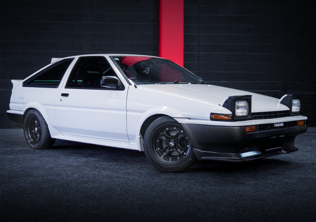 FRONT RIGHT SIDE EXTERIOR of AE85 TRUENO.