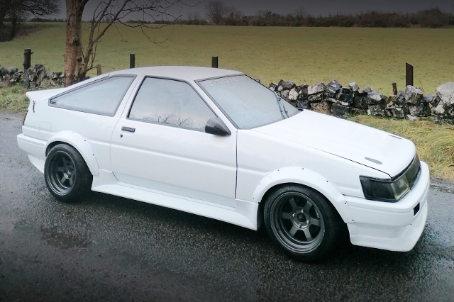 FRONT RIGHT-SIDE EXTERIOR of AE86 LEVIN.