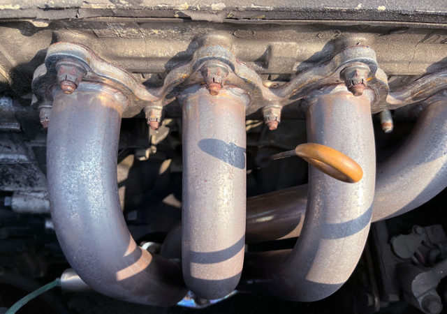 EXHAUST MANIFOLD on D16A ENGINE.