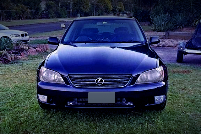 FRONT FACED of GXE10 LEXUS IS200.