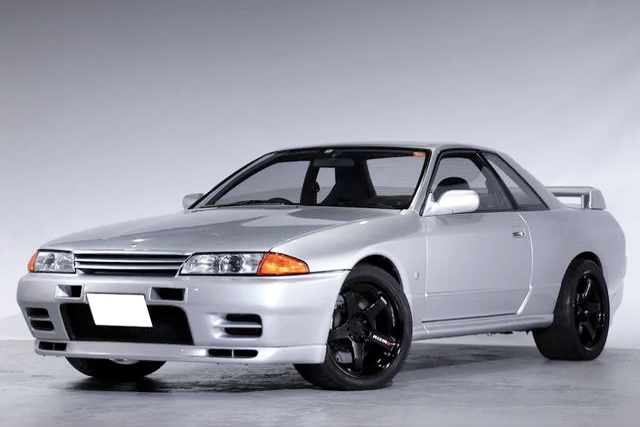 FRONT EXTERIOR of R32 SKYLINE GT-R.