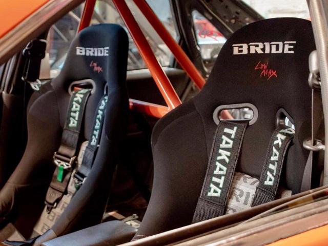 ROLL BAR and BRIDE SEATS.