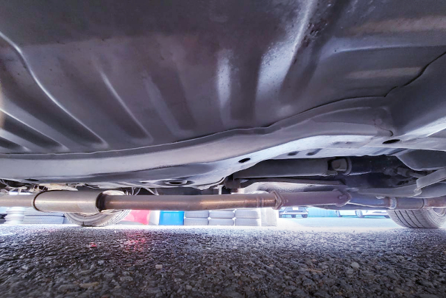 UNDER BODY With EXHAUST PIPE of AE86 LEVIN GT-APEX.