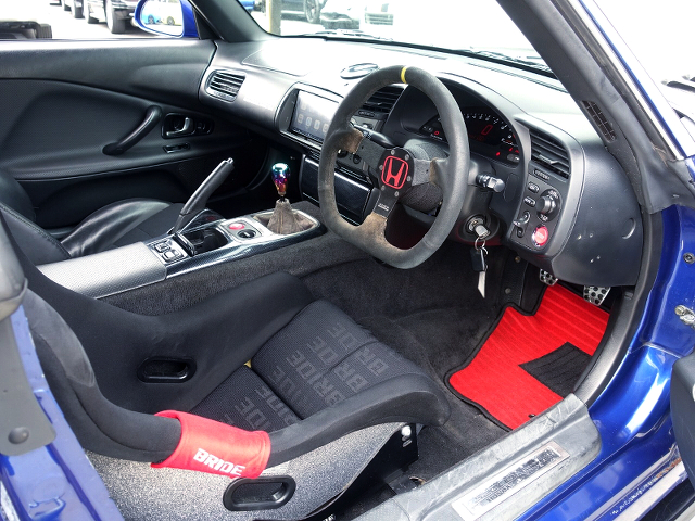 Interior of Blue AP1 HONDA S2000.