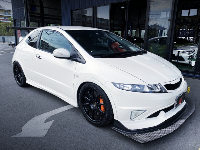 Front Exterior of FN2 CIVIC TYPE-R EURO.