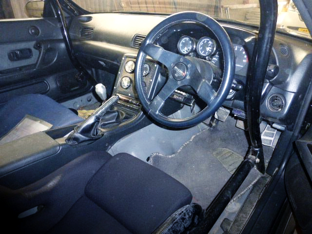 Interior of Black Metallic BNR32 SKYLINE GT-R.