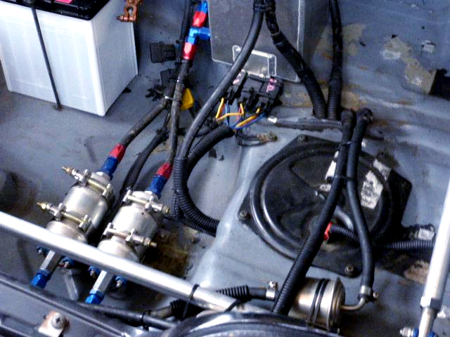 Fuel pumps setup to r32 gt-r boot.