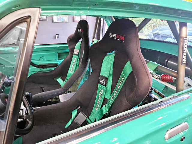 Carbon bucket seats of KGC10 HAKOSUKA SKYLINE GT-X With GT-R look like.