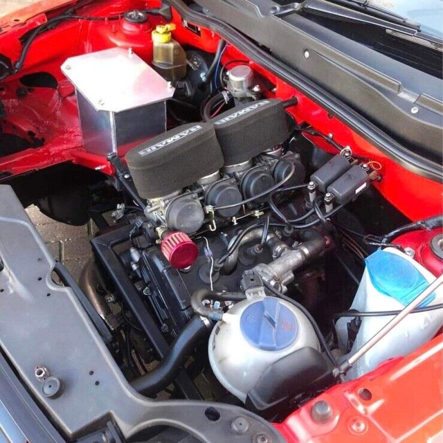 YAMAHA YZF-R1 998cc Engine into VW Lupo Engine room.