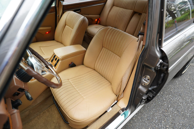 Interior seats of Daimler Double-Six.
