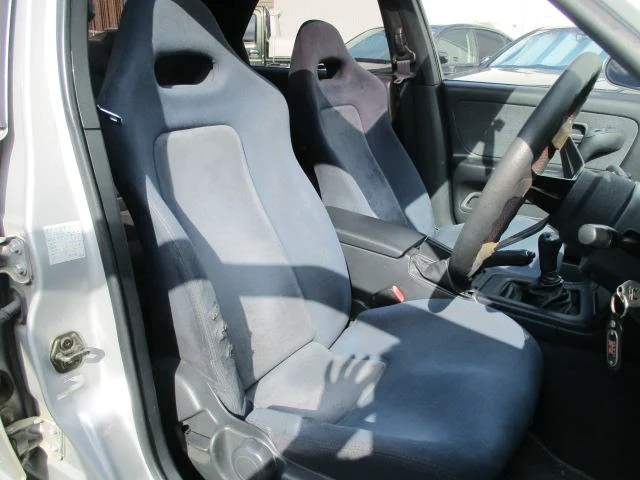 GT-R SEATS of ECR33 SKYLIUNE 4-DOOR With RB26. 