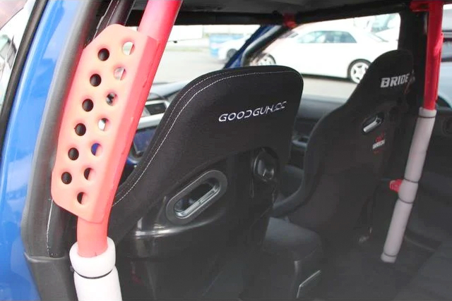 Bucket seats and roll cage of CT9A LANCER EVOLUTION 7 GSR.
