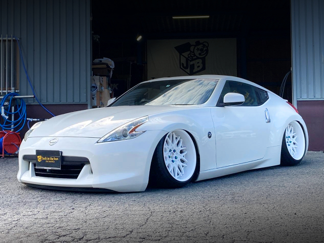 Front exterior of bagged Z34 Fairlady Z.