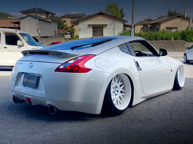 Rear exterior of bagged Z34 Fairlady Z.