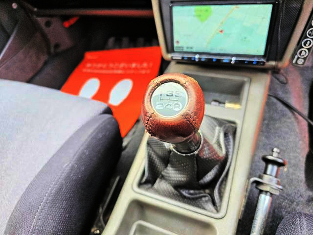 5-Speed manual shift knob of GX71 CRESTA.