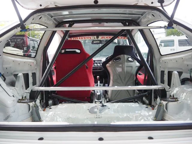 roll cage and two-seats of EK9 CIVIC TYPE-R.