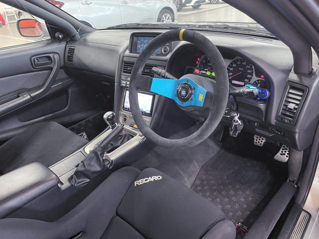 Dashboard and roll cage of NISMO N1-R in R34 SKYLINE GT-R V-SPEC.