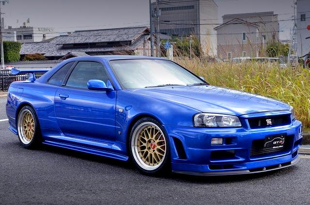 Front exterior of R34 SKYLINE GT-R.