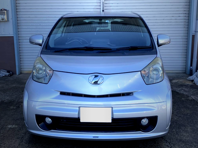 Front exterior of TOYOTA iQ.