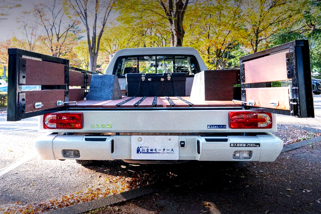 Rear doors opened W221 Mercedes-Benz S350 PICKUP TRUCK.