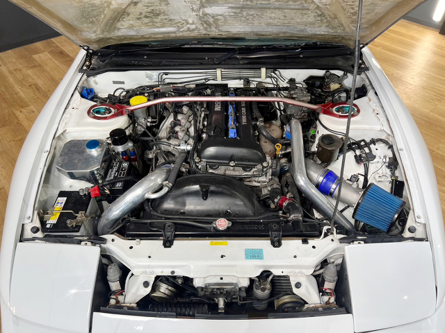 SR20DET non vct engine in 180SX TYPE-S engine room.