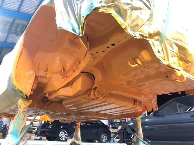 Re-painted underbody shell of EF8 HONDA CR-X SiR.